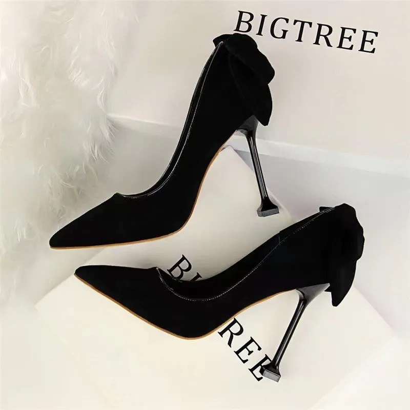 Women's French Style Temperament Shoes with Small Bow Detail - Medium & Fine Heel Options in Black