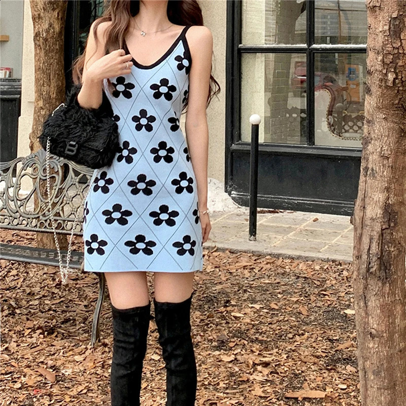 Retro Flower Strap Mini Dress Women Knitted Sleeveless Casual Summer Dresses 250102