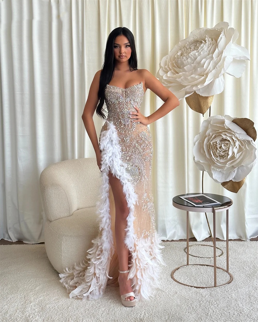 Sparkly Evening Dresses For Women Strapless Sleeveless Gown Crystal Feather Split Side Sweep Train Customized Dress Party