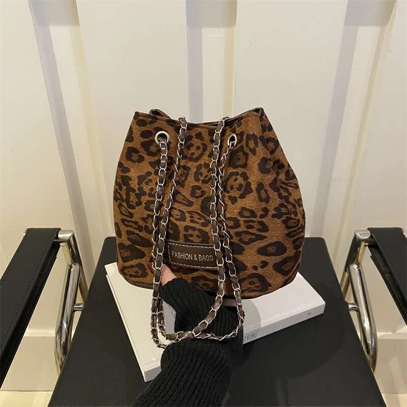 Leopard Print Fashion Chain Shoulder Women's Autumn And Winter New Versatile Ins Messenger Bucket Bag