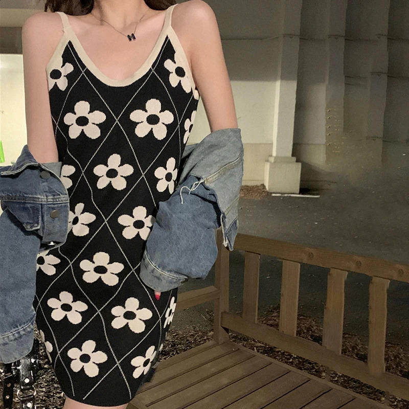 Retro Flower Strap Mini Dress Women Knitted Sleeveless Casual Summer Dresses 250102