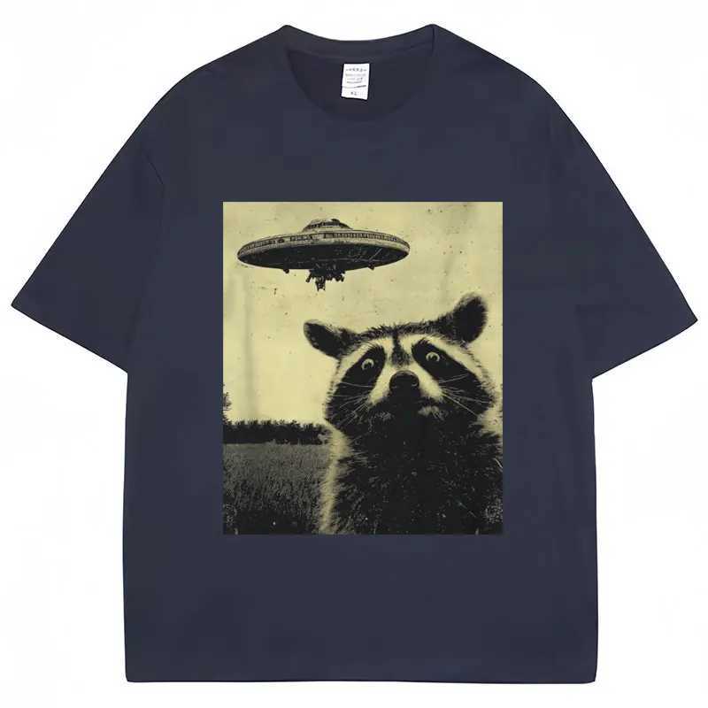 Raccoon Selfie UFO Funny Print T Shirt Men Women Novelty T Shirts 100% Cotton Oversized Casual Summer O-Neck T-shirts Streetwear X250113