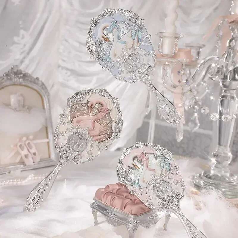 European Vintage Hand Makeup Frame Pocket Heart Mirror for Girl Gift