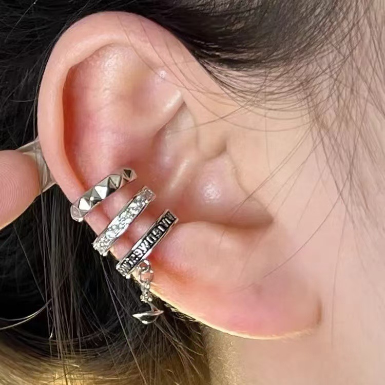 Designer Vivianes Wests Woods Advanced Letter Ear Bone Clip Personalized Trendy Earrings Fashionable and Simple Threelayer Color Blocked Earrings Versatile Earr