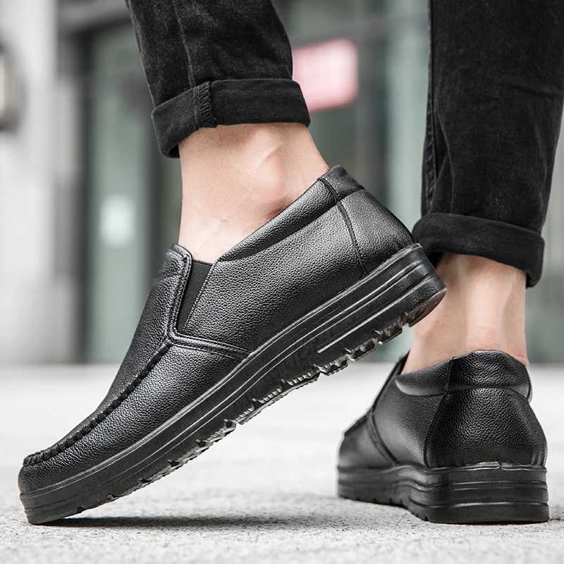 Men Loafers Light Leather Casual Shoes 2025 Autumn Male Outdoor Walking Shoes Comfortable Mens Sneakers Soft Loafers Mens ShoesXJ250113