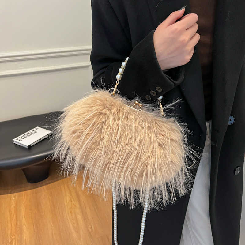 Autumn and Winter Plush Bag 2025 New Collection Forest Sweet Girl Versatile Shoulder Small Fragrant Style Pearl Handbag Trend 250113