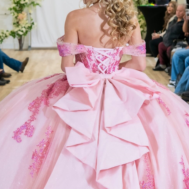 Pink Shiny Quinceanera Dresses Ball Gown Off Shoulder Sequin Appliques Lace Bow Beading Tull Sweet 16 Dress Vestidos 15 De Anos