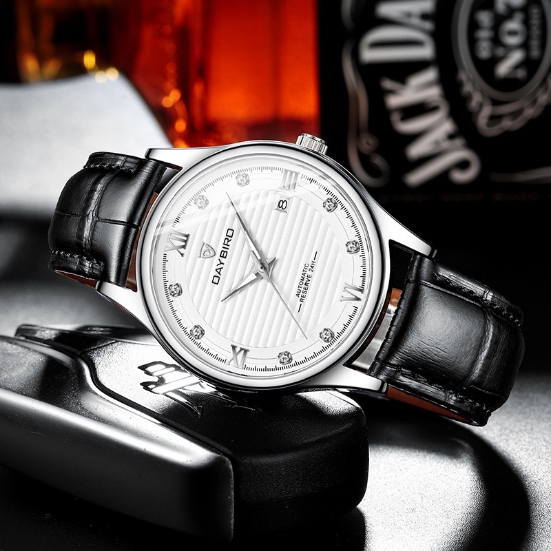 new design Stylish Men's Watch with Automatic Movement and Night Glow Feature