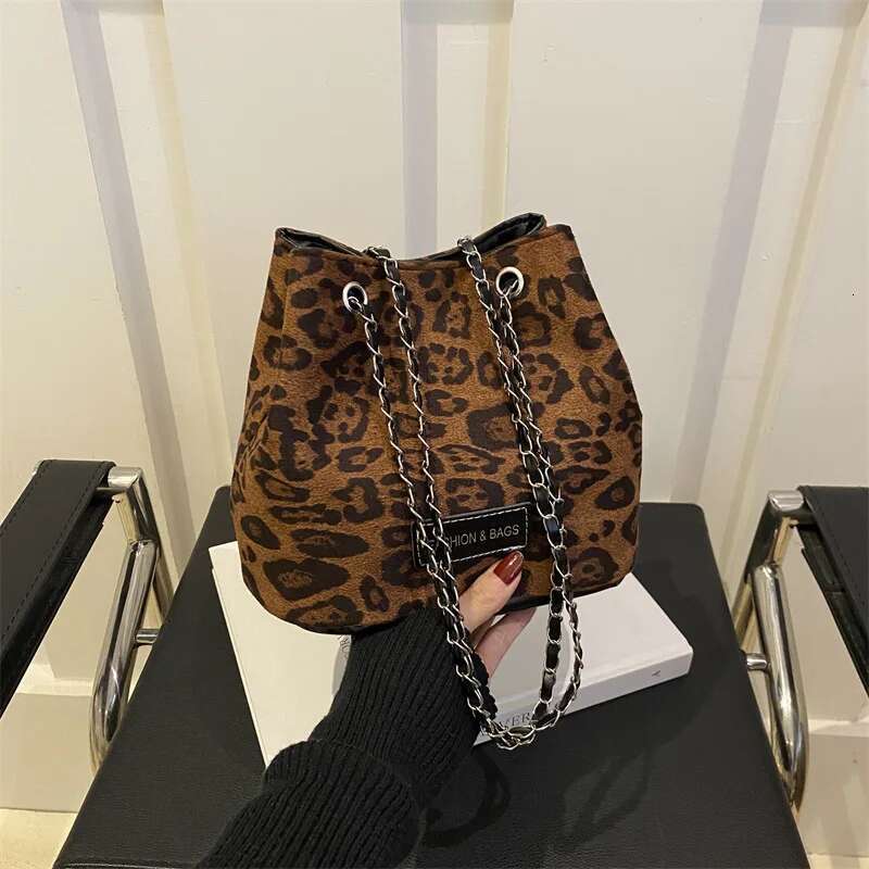 Leopard Print Fashion Chain Shoulder Women's Autumn And Winter New Versatile Ins Messenger Bucket Bag