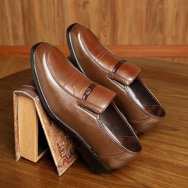 Mens Leather Shoes Business Casual Patent Leather Shoe Breathable Soft Bottom Middle-Aged and Elderly Dad Dress Shoes for MenXJ250113