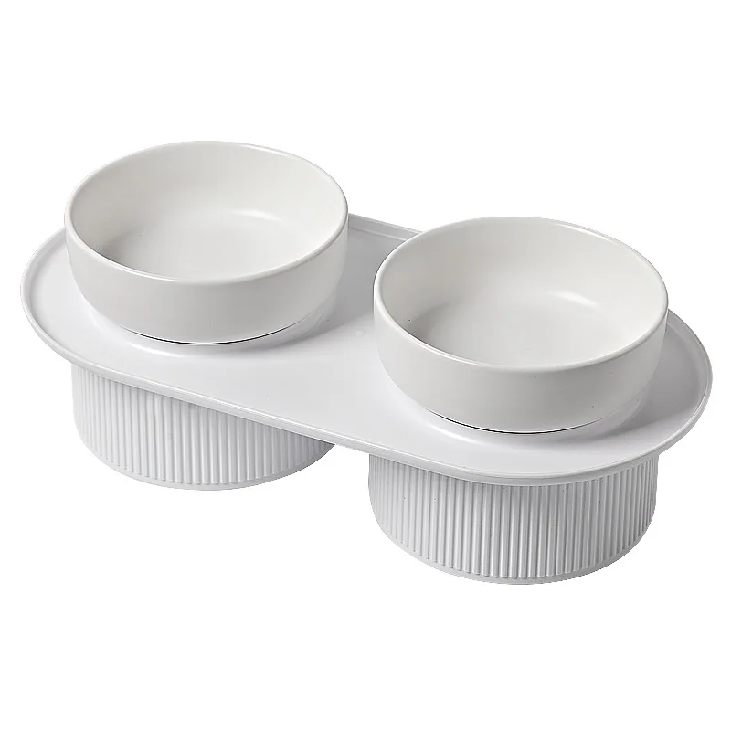 Built in miniature allowing owners monitor their cats' feeding status in real-time even when they are away