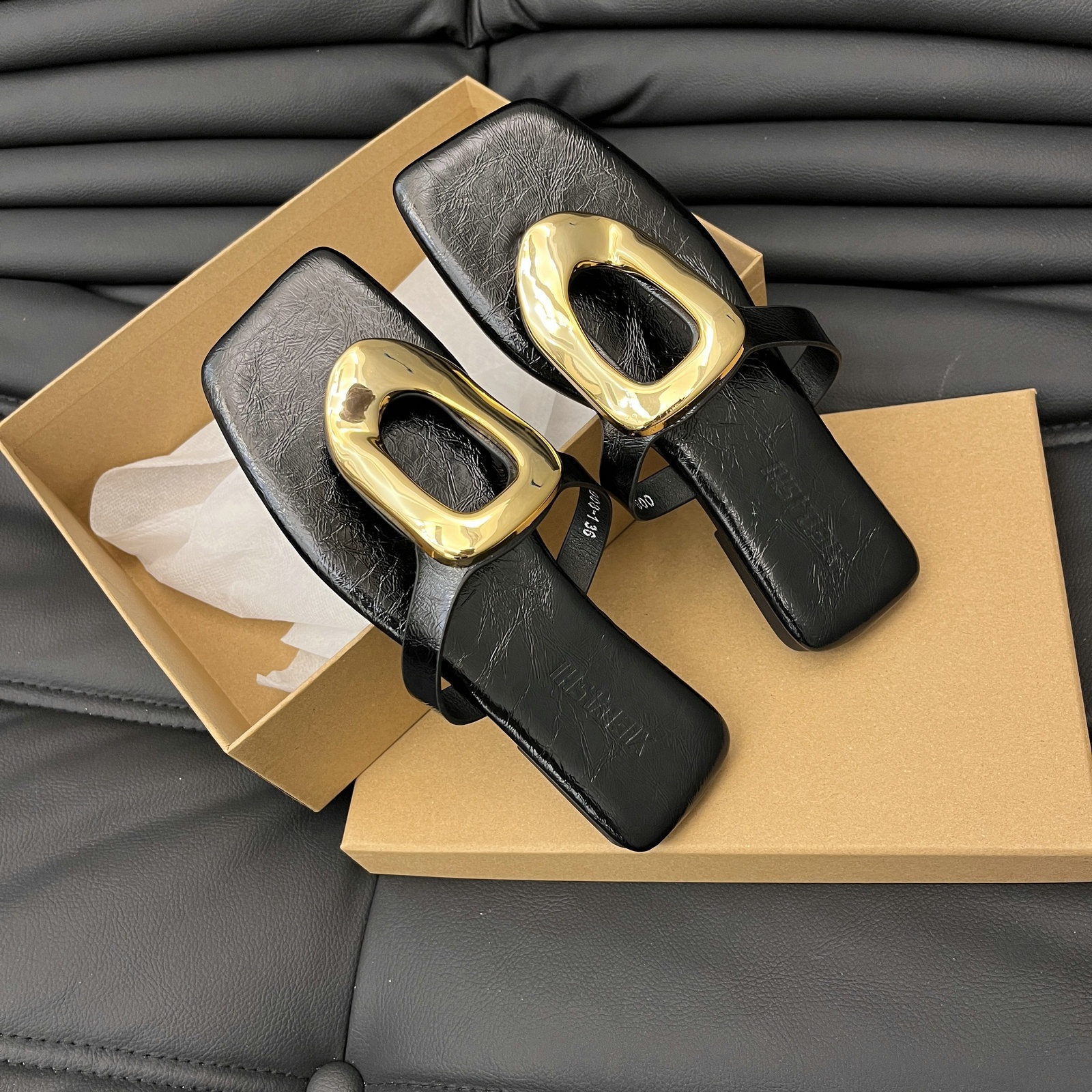 Women Slippers Fashion Simple Design Versatile Plus Size Flip-ps Outdoor NEW hot Wear Triple Black Beige Gold Sier Free shipping