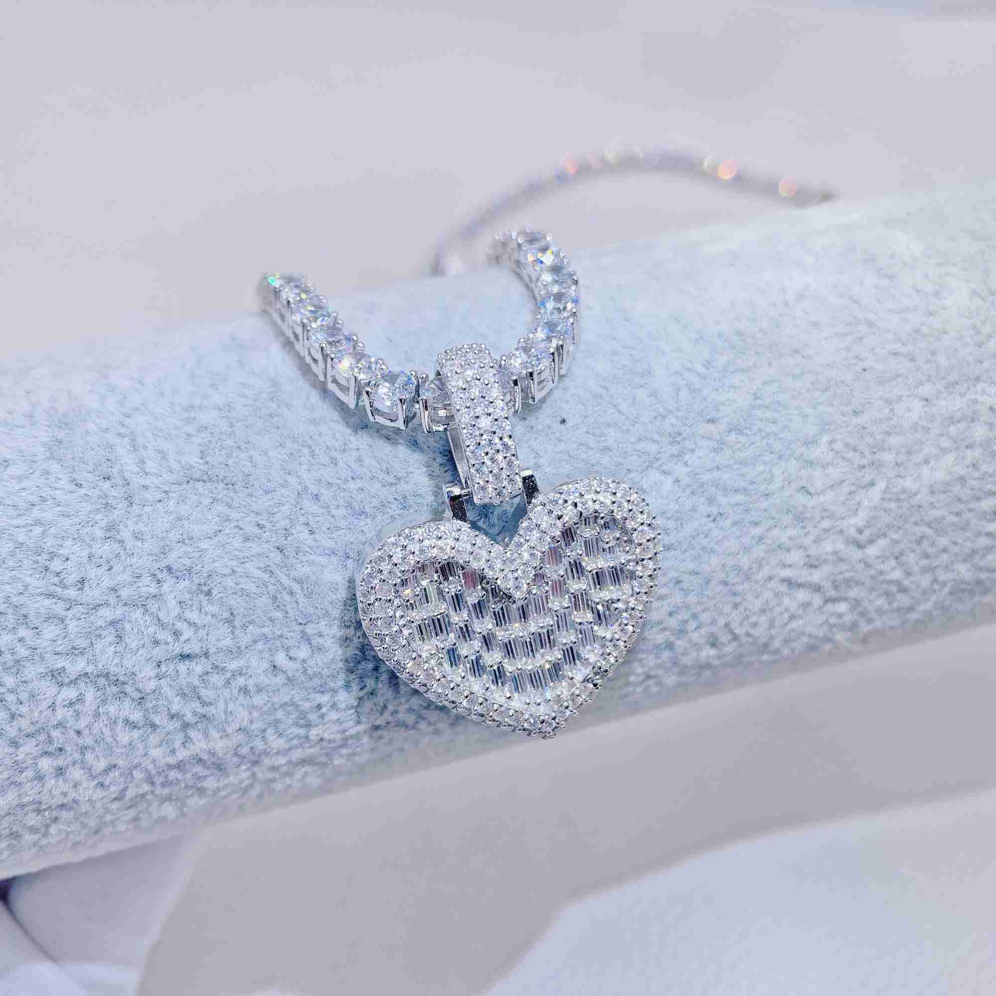 Fashion Jewelry VVS moissanite 925 sterling silver hip hop Iced Out heart Moissanite Pendant for women