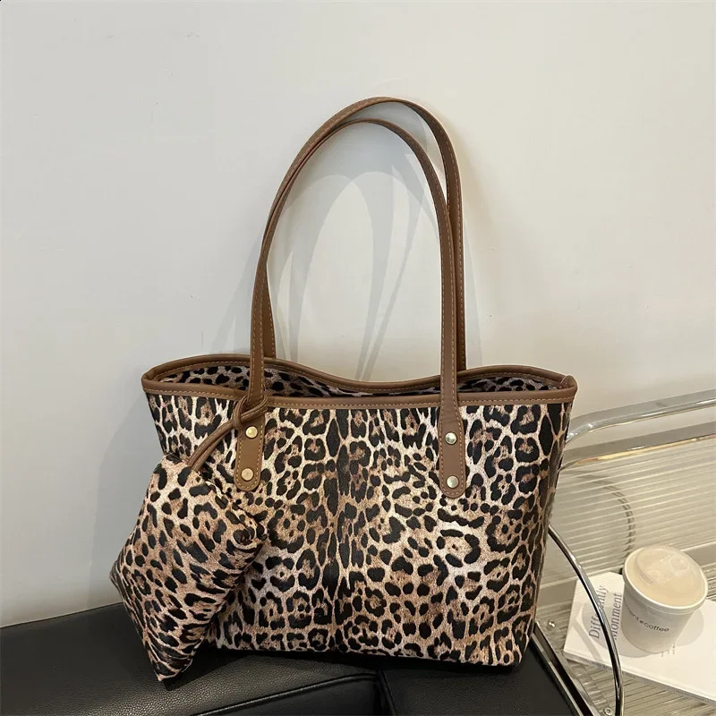 Fashionable Large-capacity Leopard Print Bag Womens Autumn and Winter Soft-faced Casual Child and Mother Shoulder Tote Bag 250106