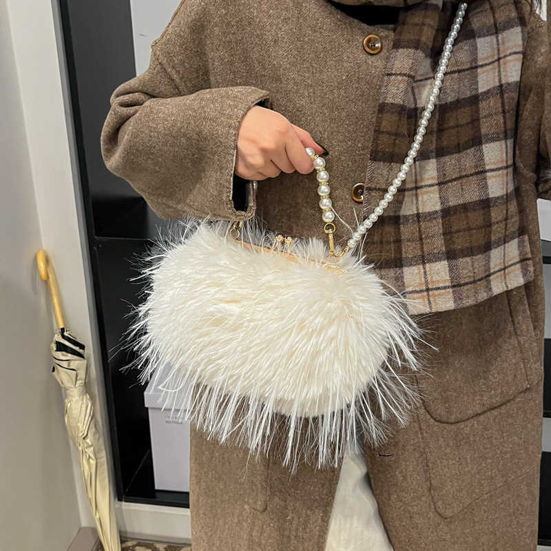 Autumn and Winter Plush Bag 2025 New Collection Forest Sweet Girl Versatile Shoulder Small Fragrant Style Pearl Handbag Trend 250113