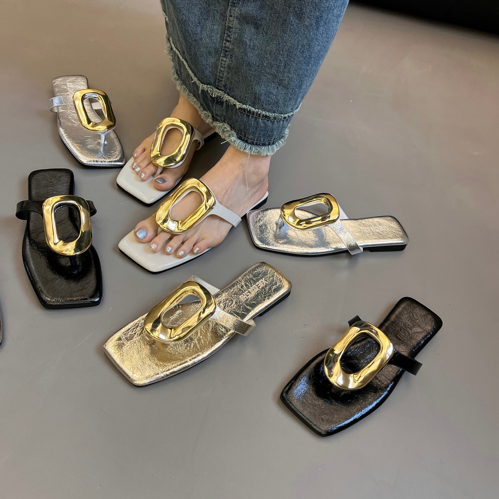 Women Slippers Fashion Simple Design Versatile Plus Size Flip-ps Outdoor NEW hot Wear Triple Black Beige Gold Sier Free shipping