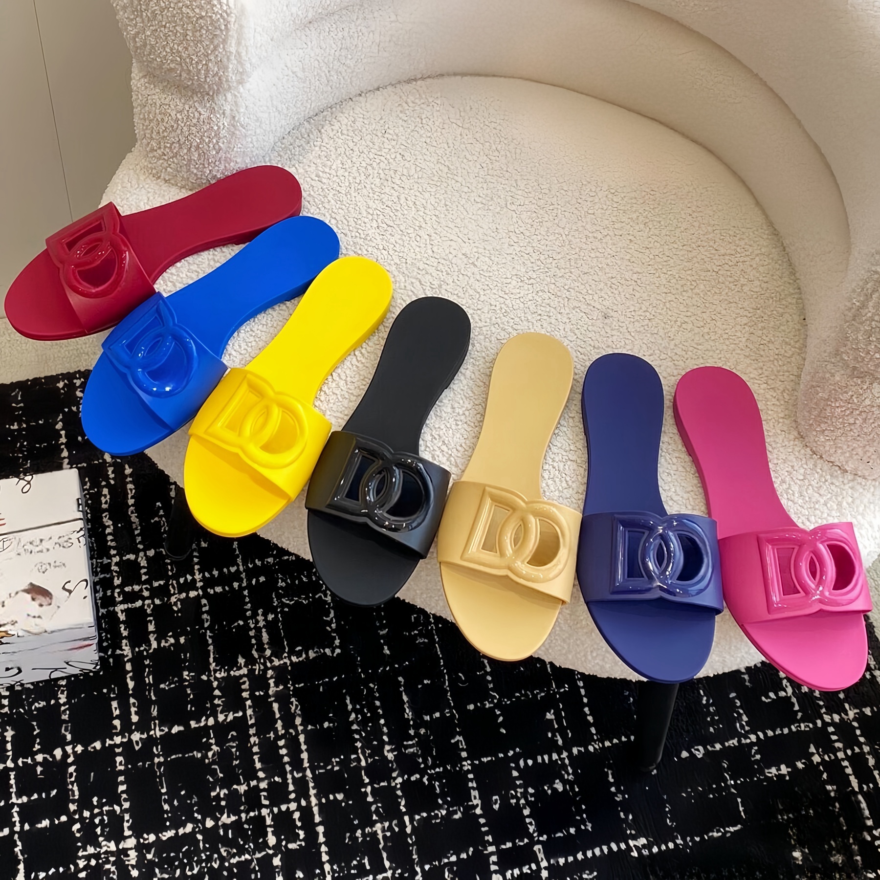 Designer Sandals Women Slippers Flat Beach Shoes Letter Hollow Out Waterproof Jelly Shoes Beach Anti Slip Flat Slippers 35-42