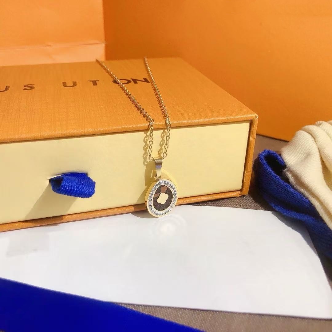 necklaces designer necklace heart pendant moissanite chain mens chains trendy jewlery retro fashion luxury jewelry custom necklace womens clover necklace