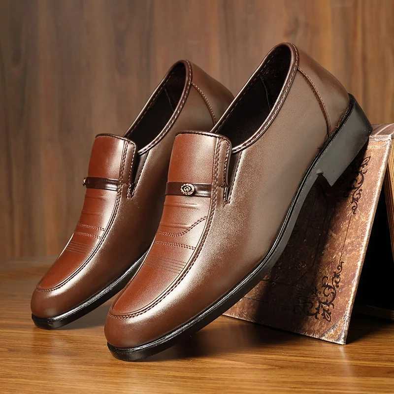 Mens Leather Shoes Business Casual Patent Leather Shoe Breathable Soft Bottom Middle-Aged and Elderly Dad Dress Shoes for MenXJ250113