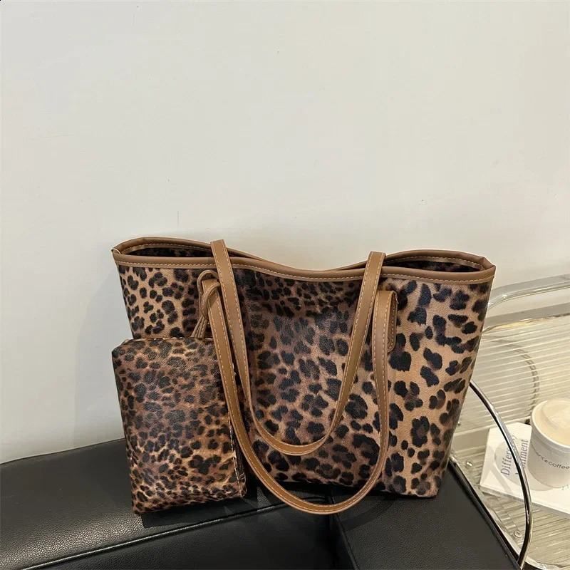 Fashionable Large-capacity Leopard Print Bag Womens Autumn and Winter Soft-faced Casual Child and Mother Shoulder Tote Bag 250106