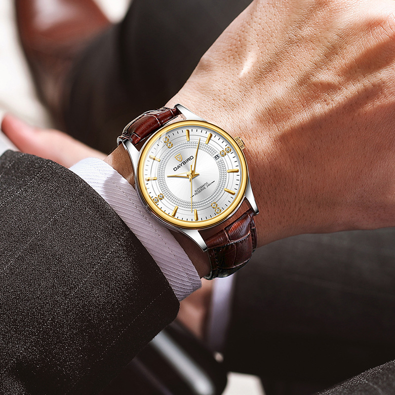 Newly designed women's watch Stylish Men's Watch with Automatic Movement and Night Glow Feature