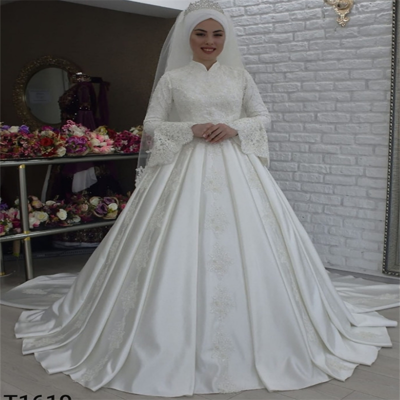 Elegant Muslim Arabic Wedding Dress 2025 Appliques Lace Country Bridal Gowns Long Sleeve Romantic Saudi Arabic Bride Dress High Neck A Line Satin Vest