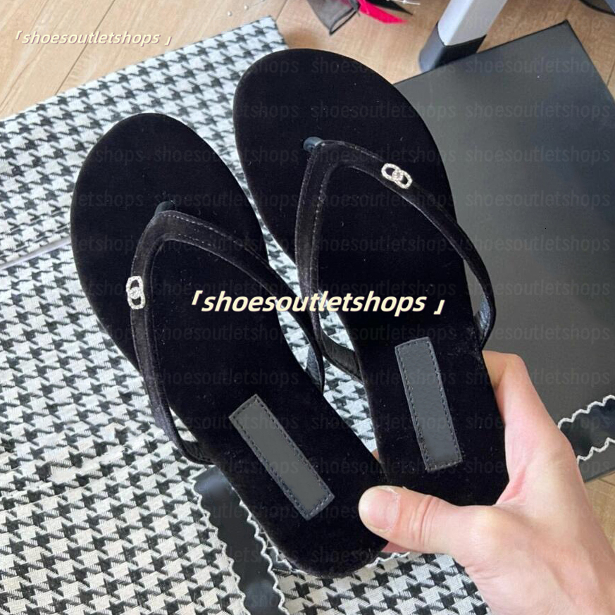 Luxury Designer Womens Slipper Sandals Shoe Slide Summer fashion Wide flat flip-flops 2 C classic printed letter sandals size 35-42