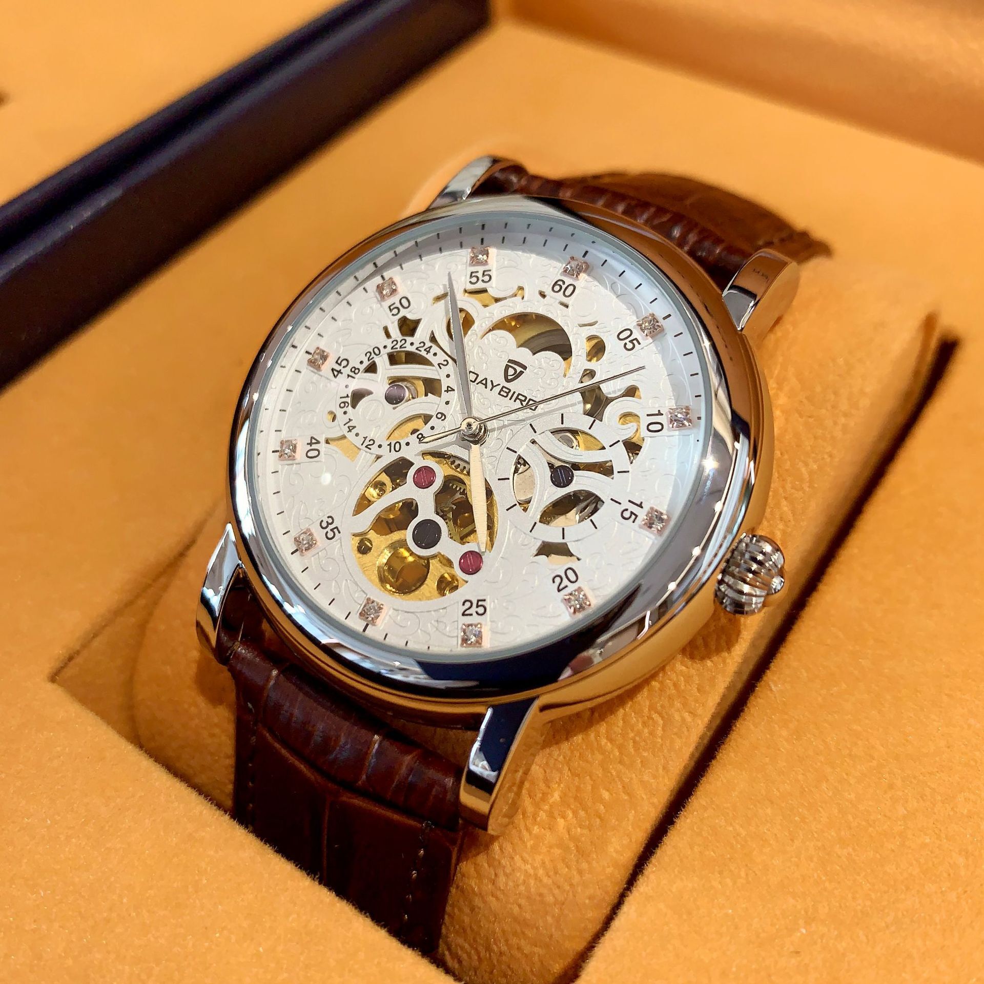 Stylish Men's Watch with Automatic Movement, Large Skeleton, and Night Glow Feature