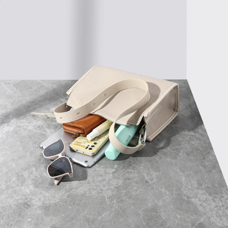 High-quality Womens Genuine Leather Handbag Fashionable Single Shoulder Pillow Bag 2025 Ladies Small Crossbody Bag 250106