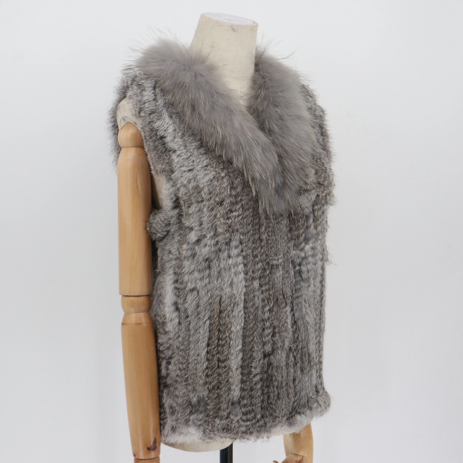 Fashion Real Rabbit Fur Vest Highend Women Knitted Sleeveless Vests With Natural Raccoon Jacket Coat 250109