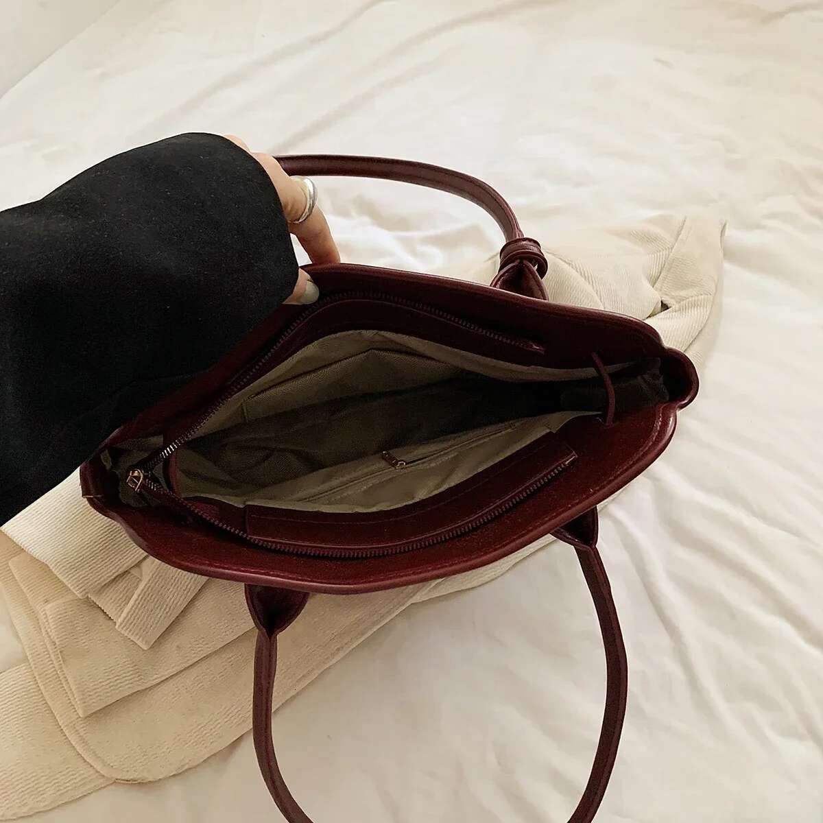 LEFTSIDE Design Large PU Leather Tote For Women 2024 Winter New Y2k Retro Fashion Underarm Shoulder Bag Handbags