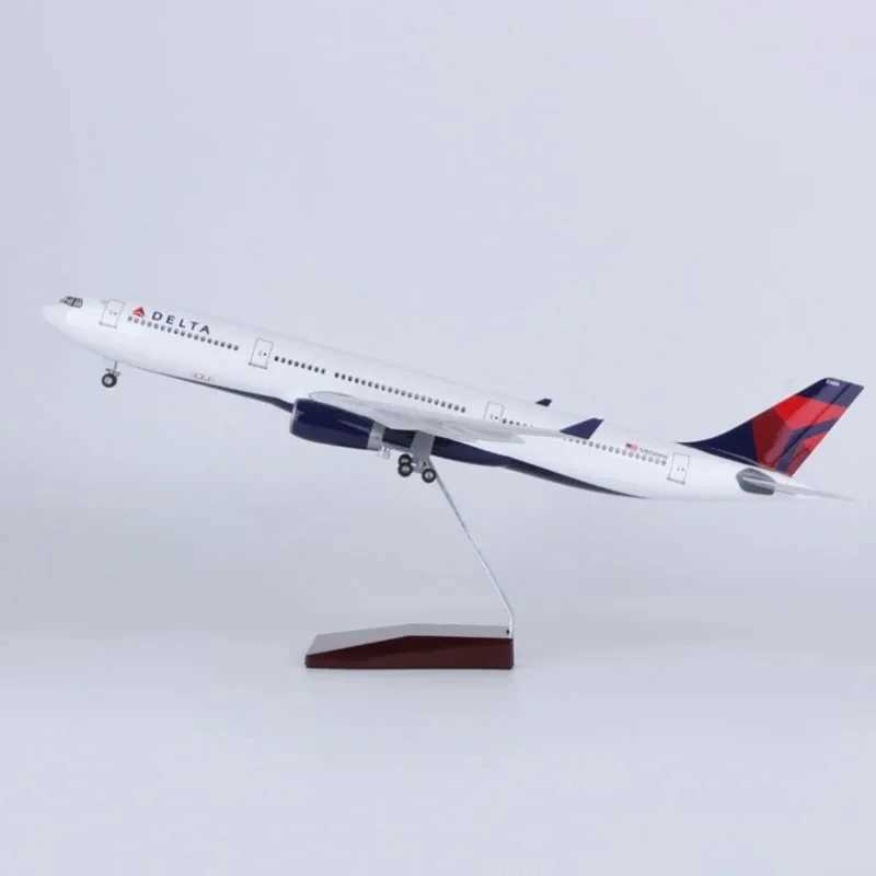 47CM 1 135 Scale A330 DELTA Airline Aircraft Model with Lights and Wheels Resin Plastic Assembled Aircraft Decoration X250114