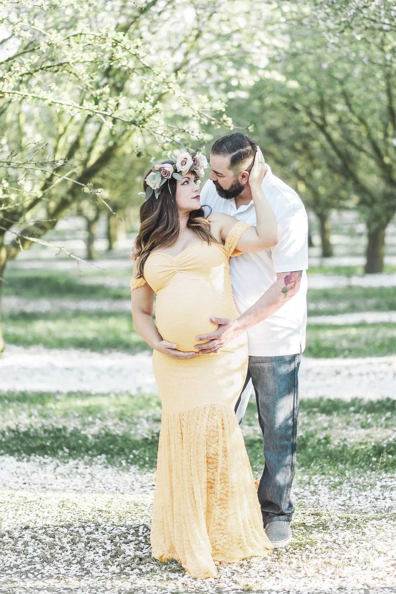 Pregnant women take off their shoulders and become pregnant with sexy photography props. Care for elegant and simple long dresses in multiple colors W