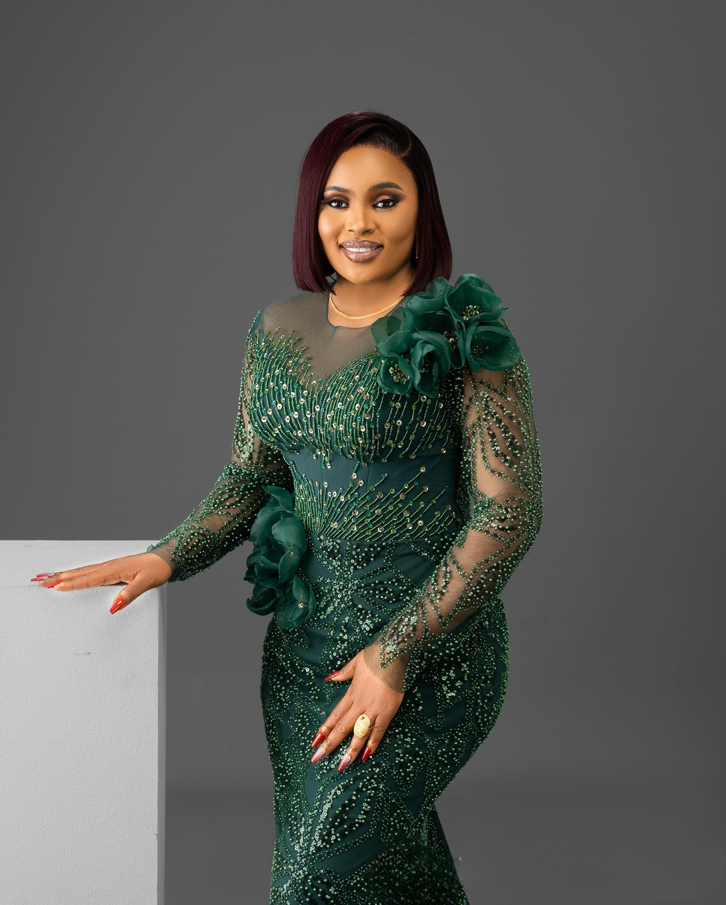 2025 Classic Green Prom Dress Mermaid Promdress Evening Gowns Illusion Long Sleeves Sheer Neck Beaded Lace Pearls Hand Made Wers Second Reception Gown