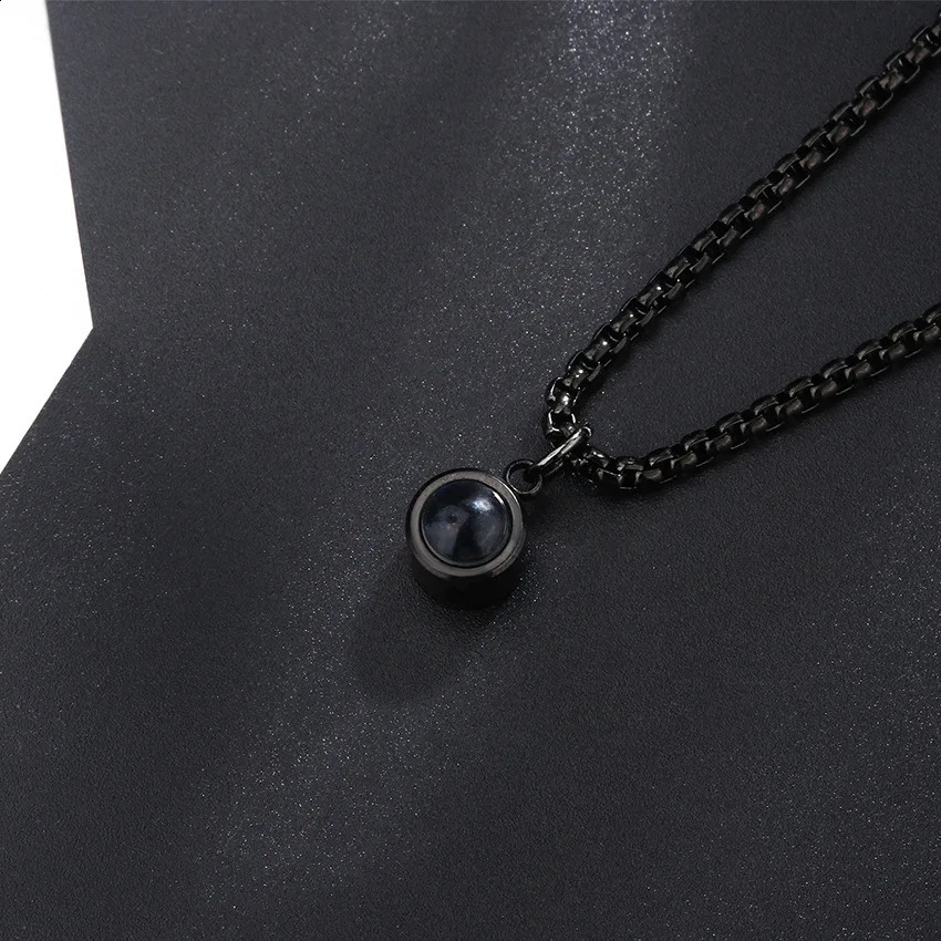 Personalized Color Po Projection Necklace for Women Trending Stainless Steel Custom Small Circle Pendant Couple Jewelry 250107