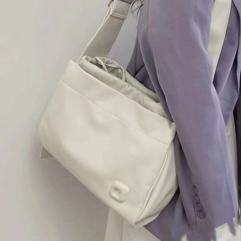 2025S Designer S New Model New High End Single Shoulder Crossbody For Women With Large Capacity Underarm Students Classroom Leisure Commuting Tote Bag