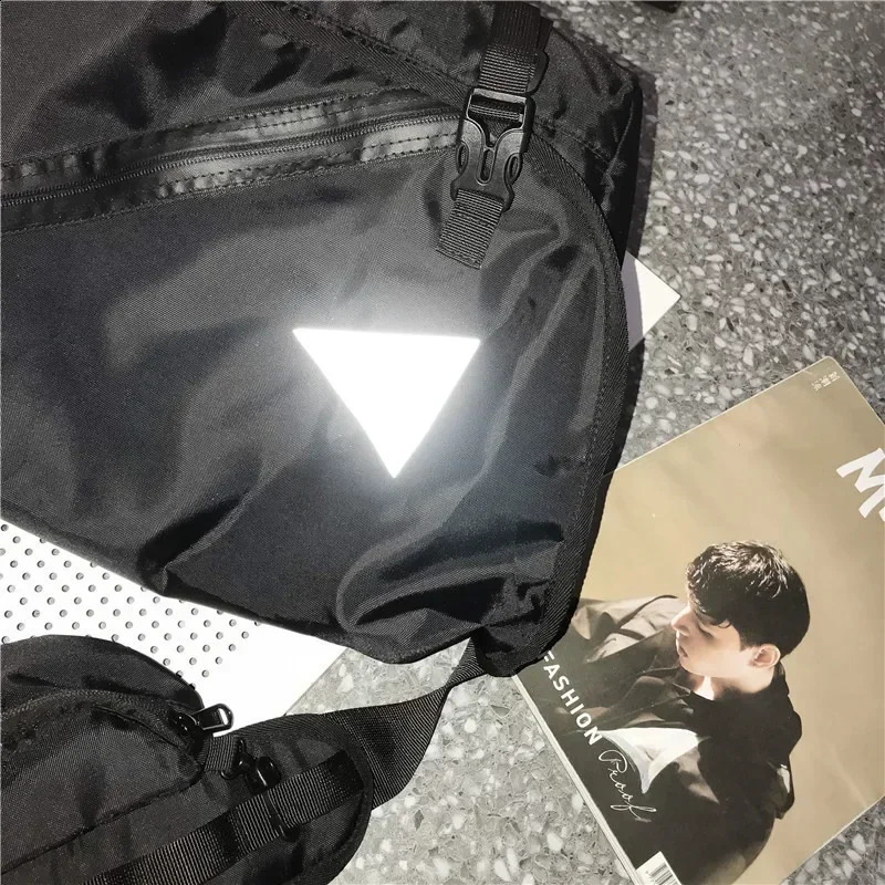 2024Messenger bag men hanging messenger bag nylon retro girls and boys outdoor express messenger bag shoulder bag Campus bag 250106