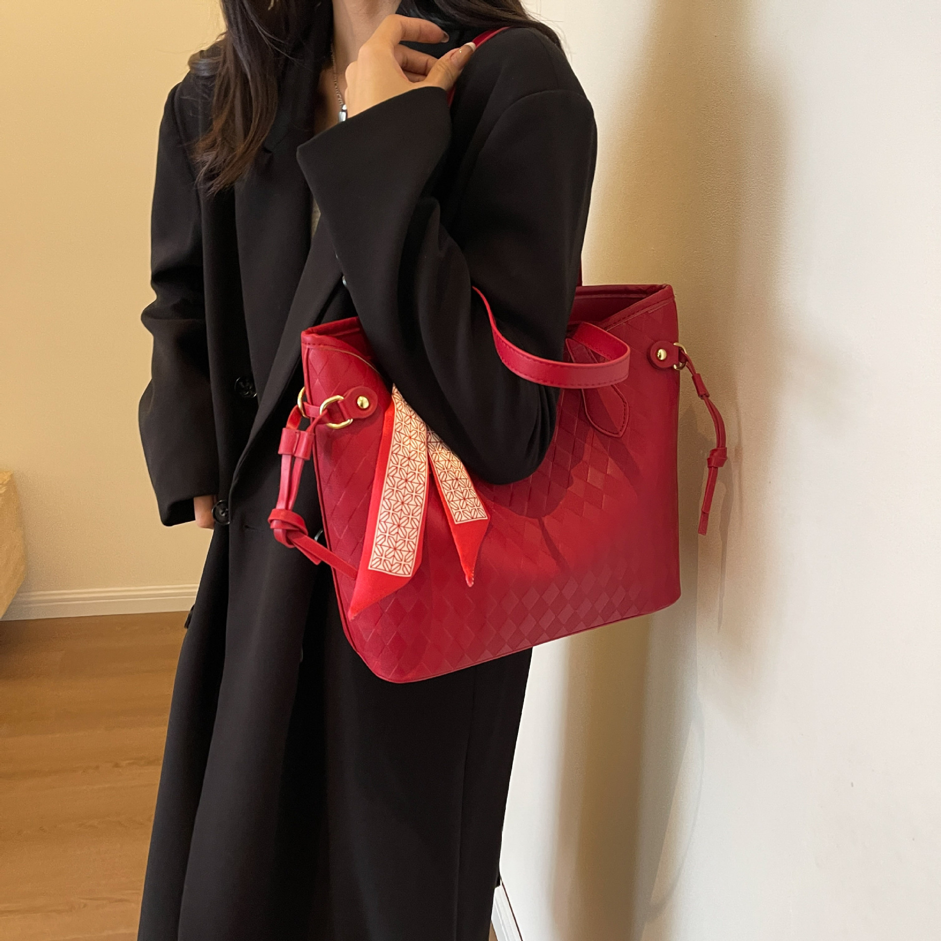 New Designer Bag Official Party Bag Wedding Large Capacity Women's Fashionable Commuting Handbag Multifunctional Bag Handbag Wallet