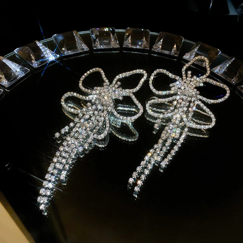 Fashion long flowing Su water diamond womens pendant earrings oversized hollow flower pendant earrings statement jewelry 250110