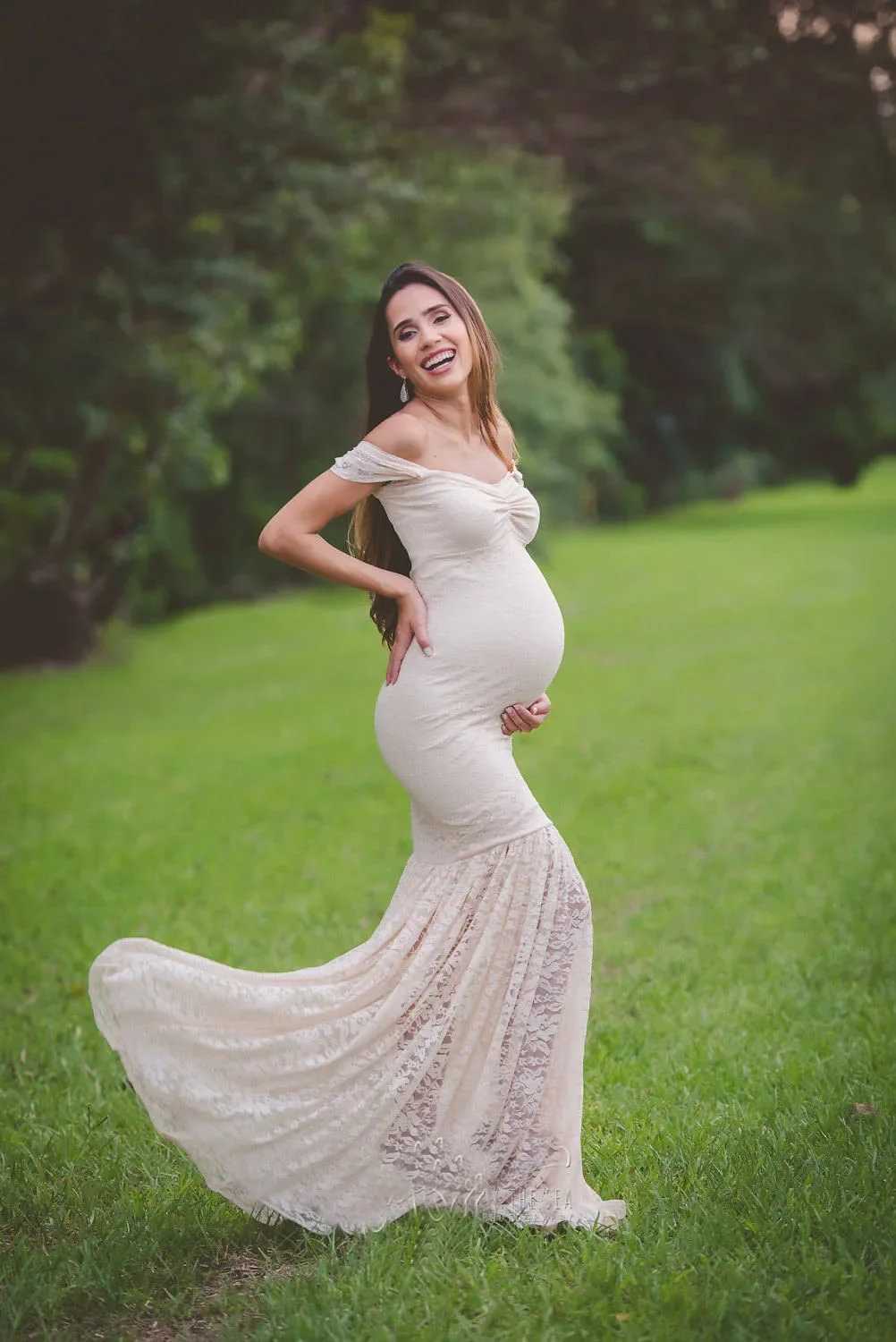 Pregnant women take off their shoulders and become pregnant with sexy photography props. Care for elegant and simple long dresses in multiple colors W