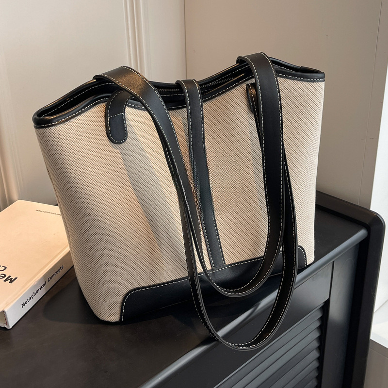 New Designer Bag Large Capacity Handbag Autumn And Winter New Fashion Trend Women's Commuting Multifunctional Shoulder Bag Leisure Outdoor Bag