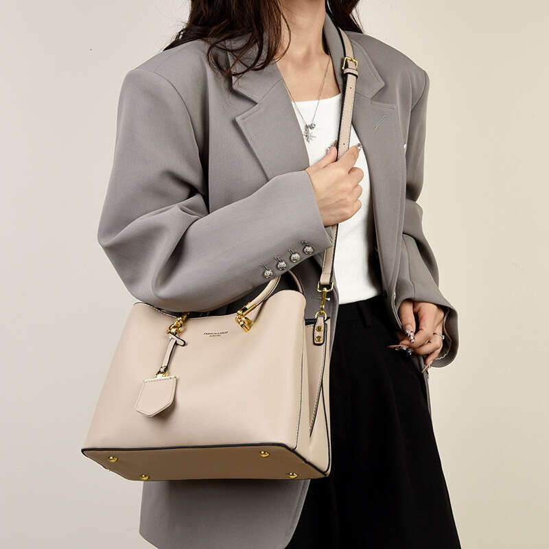 Women's Bags handbag Autumn Women's Fashionable Simple Handbag with Premium Sense, Large Capacity Tote Bag, Work Commuter Shoulder Bag