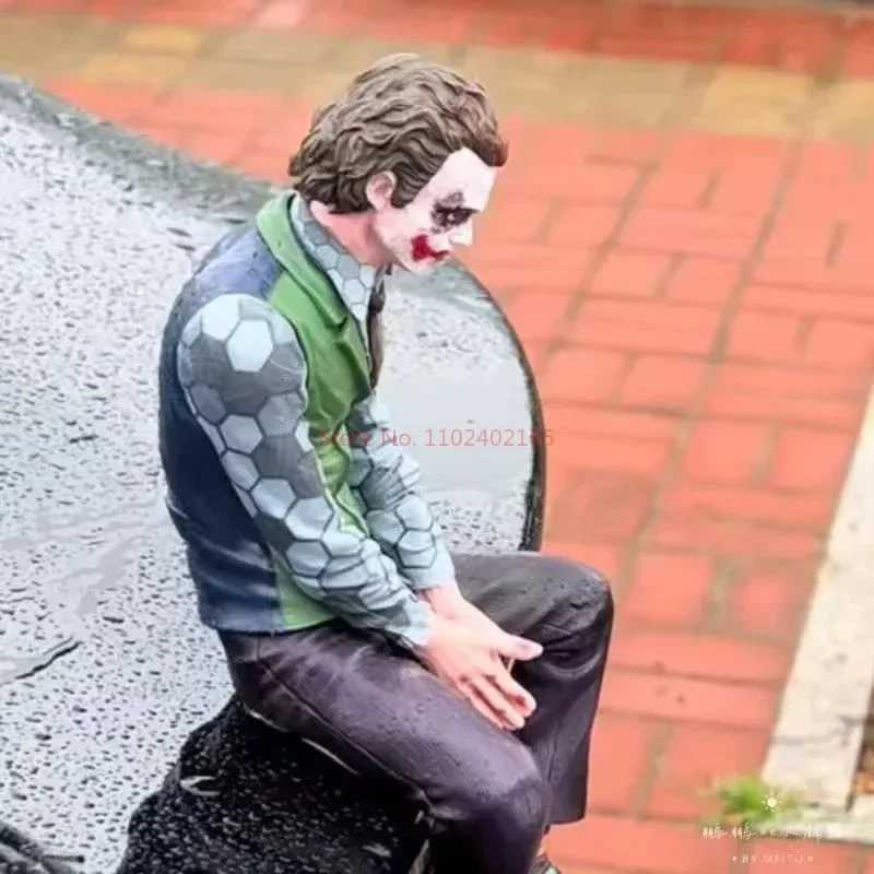 Free shipping 24cm Heath Ledger Action Figure Sitting Green Suit Handheld Joker Mask Car Doll Desktop Decoration Model Toy Children Gift