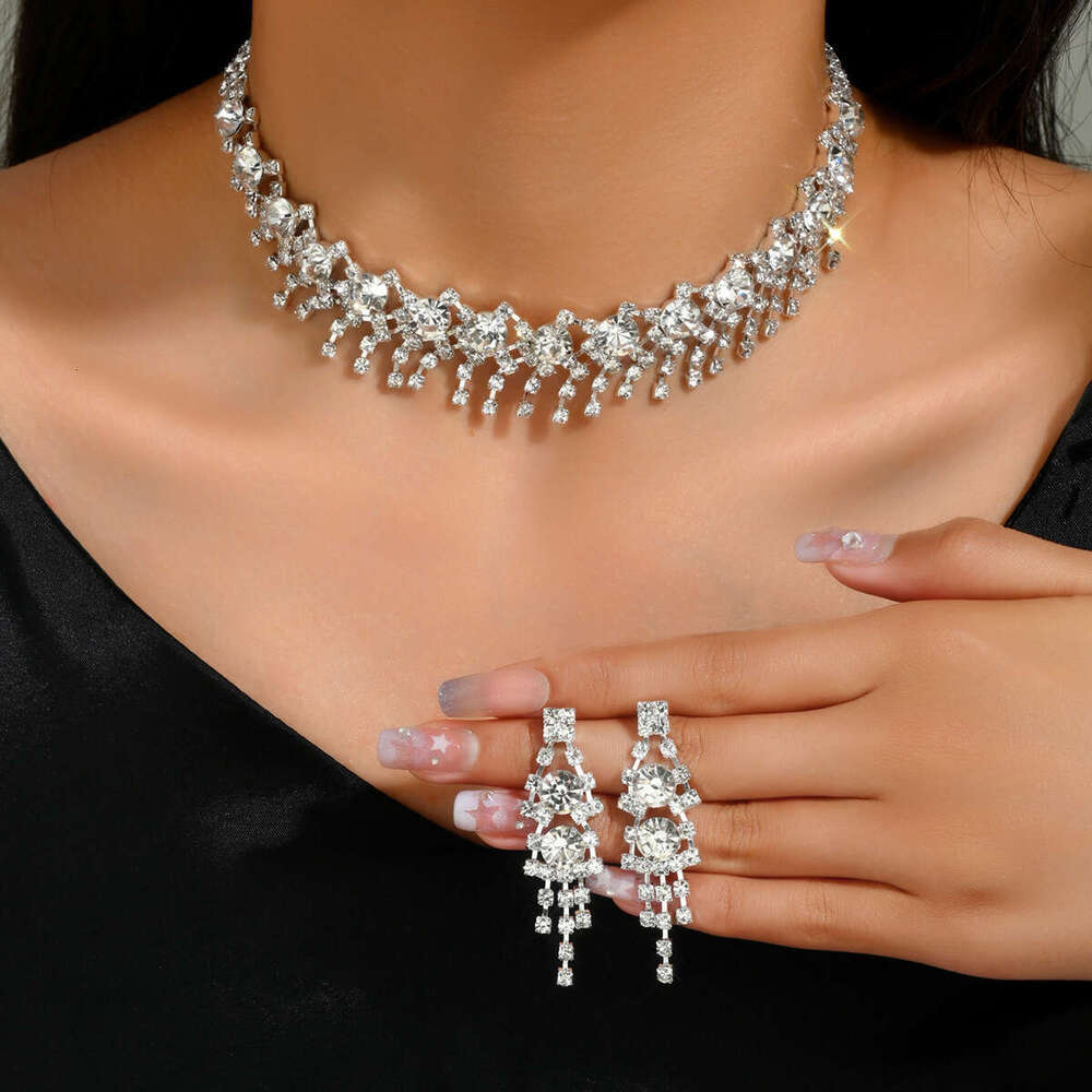 Bridal jewelry fashionable claw rhie necklace, earring set, women's dinner dress, versatile collarbone chain