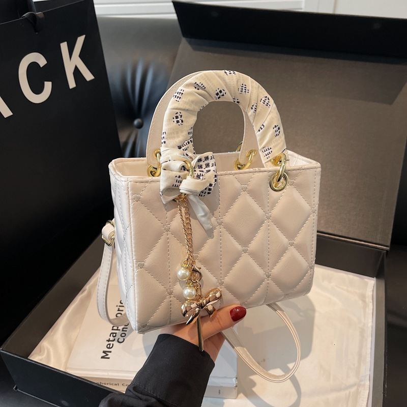 Mini Diamond Pattern Women's Crossbody Bag New Designer Bag High End Large Capacity Small Fragrance Handheld Single Shoulder Handbag Wallet Under