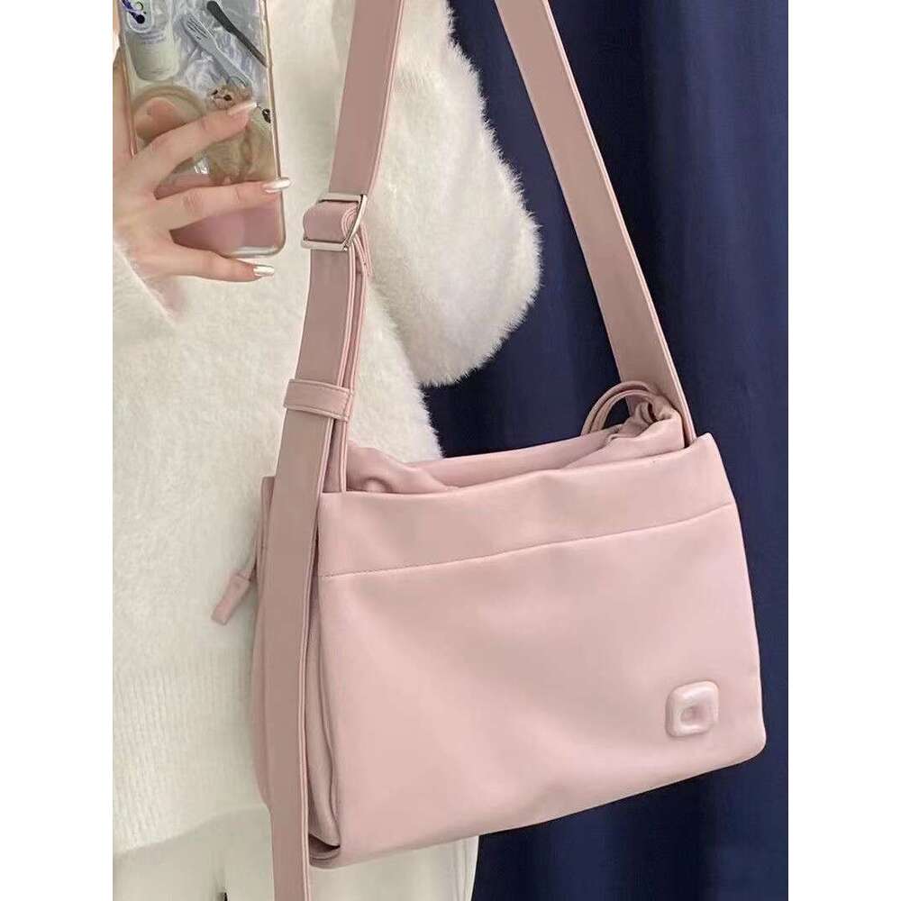2025S Designer S New Model New High End Single Shoulder Crossbody For Women With Large Capacity Underarm Students Classroom Leisure Commuting Tote Bag