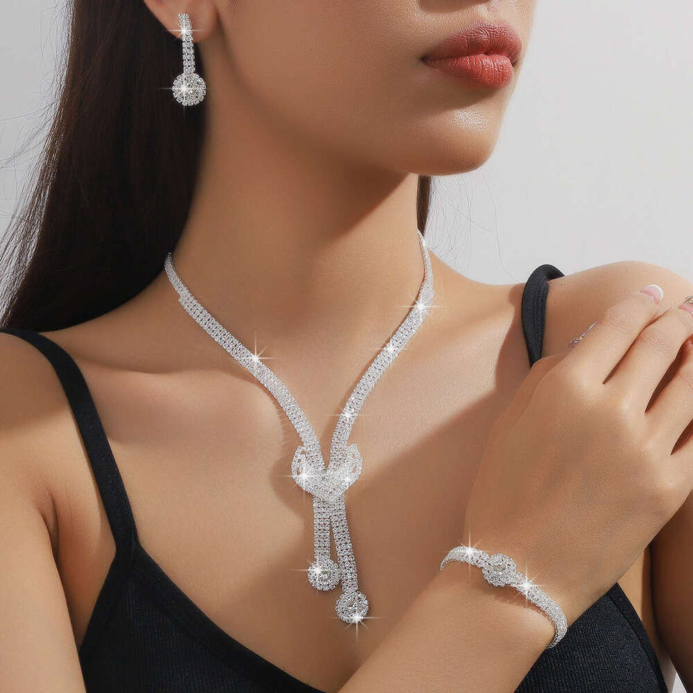 French style sparkg dia studded earrings necklace bracelet four piece set, personalized, fashionable, light , high-end jewelry set