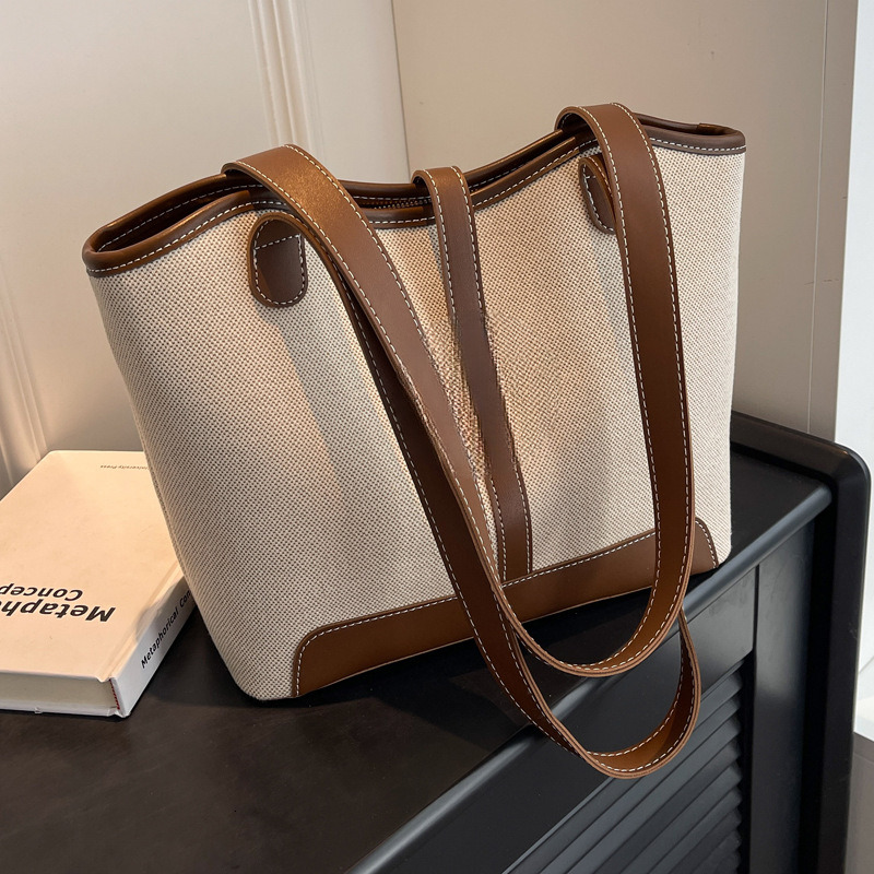 New Designer Bag Large Capacity Handbag Autumn And Winter New Fashion Trend Women's Commuting Multifunctional Shoulder Bag Leisure Outdoor Bag