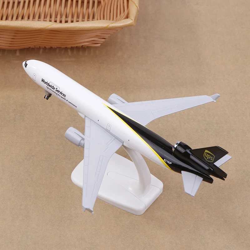 20cm Scale 1 200 Alloy Metal Air UPS Airlines MD-11 Diecast Airplane Model Aircraft With Wheels Landing Gears Aeroplane Model X250114