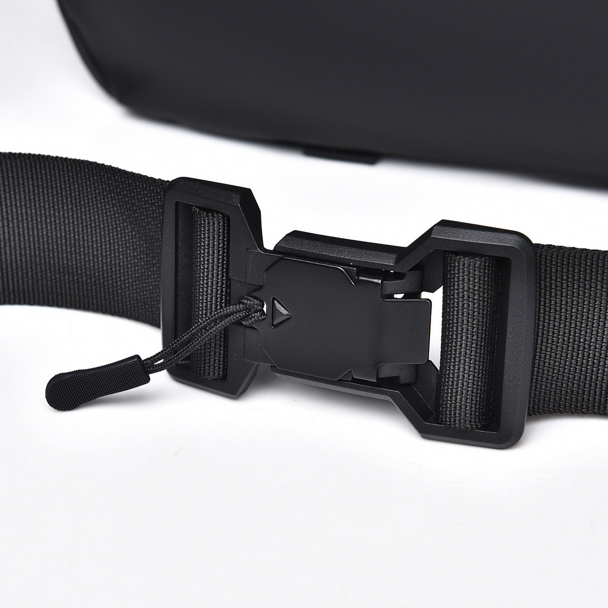 2025 new Premium Crossbody with Magnetic Buckle Fashion Waterproof Sg Black Shoulder Bag for Men Travel Sport 240823